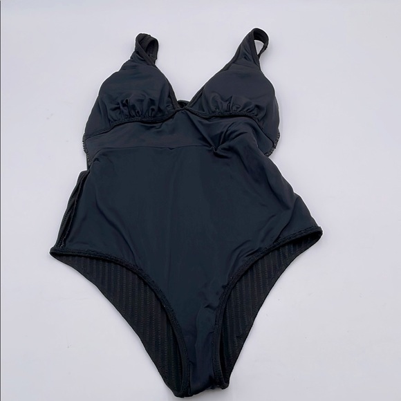 CUPSHE Black Ribbed Ruched Plunging V-neck‎ Unique Twist Back Detail Swimsuit - Picture 15 of 15